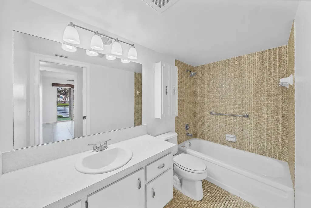 2049 Hythe C Boca Raton FL 33434