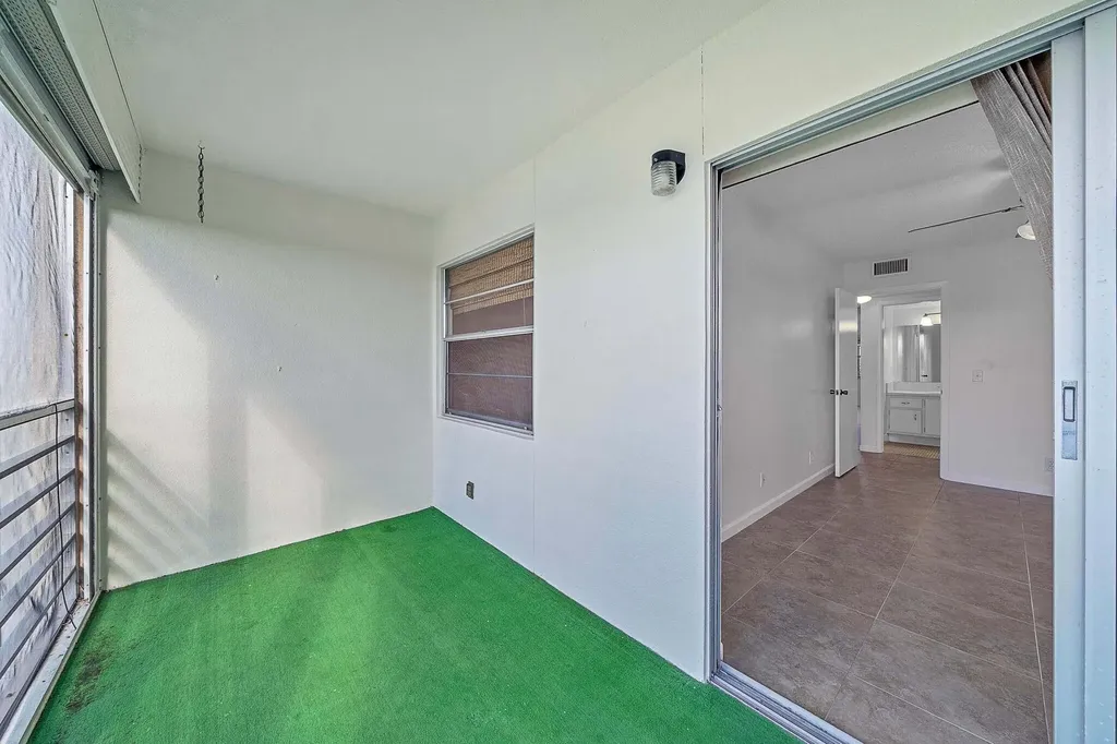 2049 Hythe C Boca Raton FL 33434