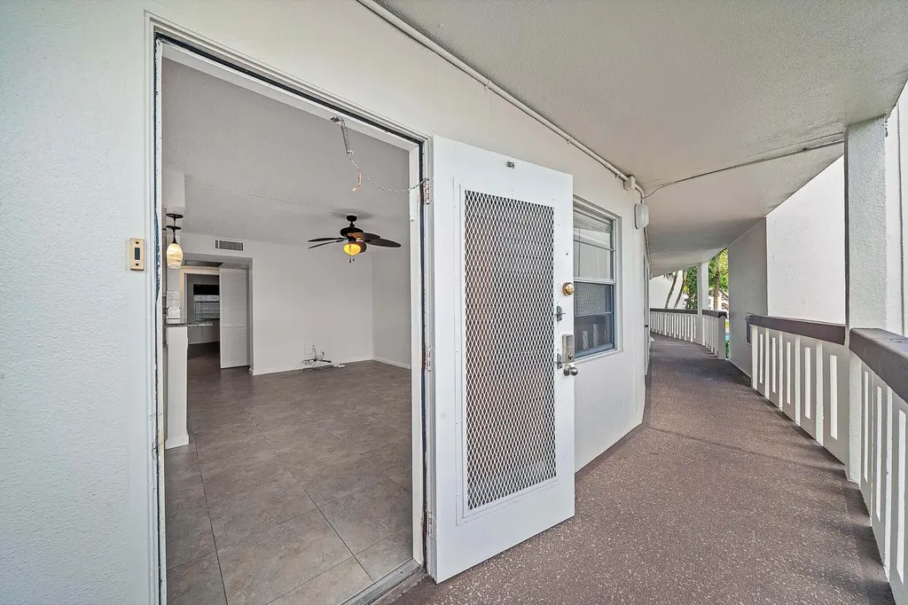 2049 Hythe C Boca Raton FL 33434
