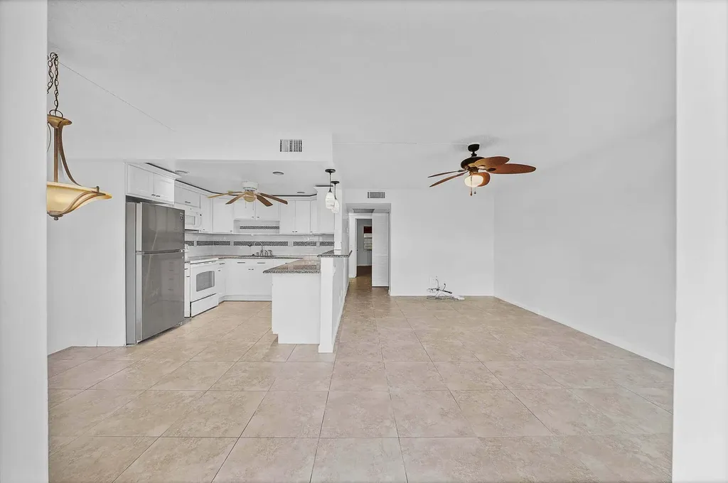 2049 Hythe C Boca Raton FL 33434