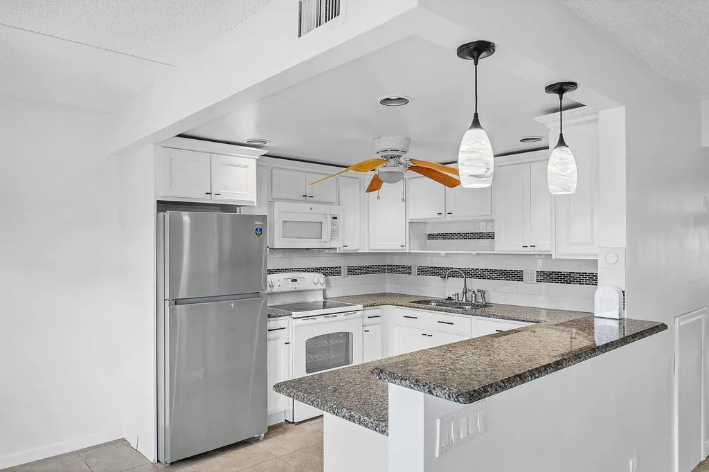 2049 Hythe C Boca Raton FL 33434