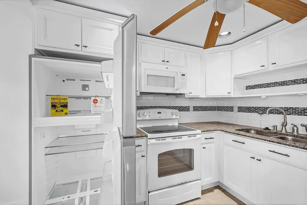 2049 Hythe C Boca Raton FL 33434