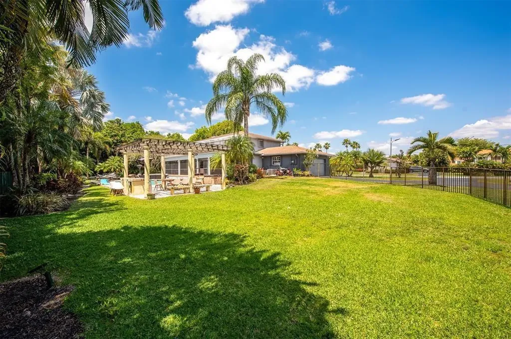 11650 SW 1st Street Plantation FL 33325