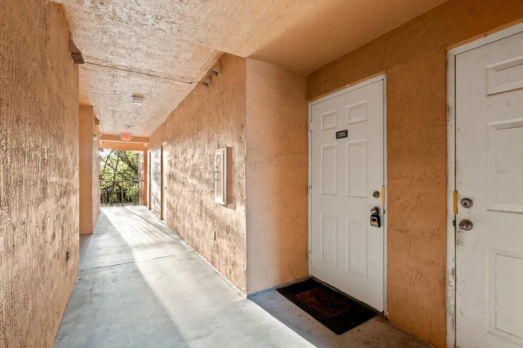 6960 SW 39th Davie FL 33314