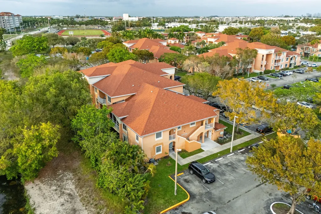 6960 SW 39th Davie FL 33314