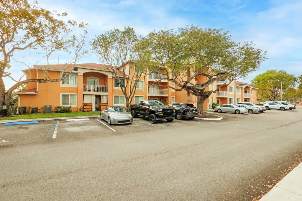6960 SW 39th Davie FL 33314