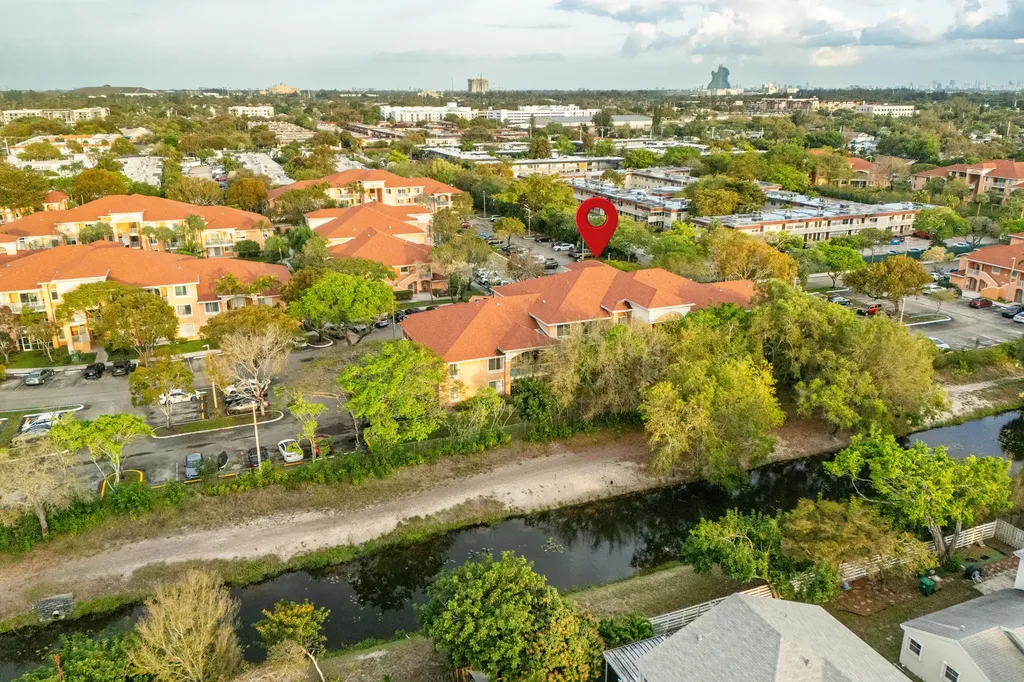 6960 SW 39th Davie FL 33314