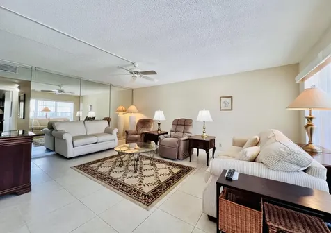 314 Wellington D West Palm Beach FL 33417
