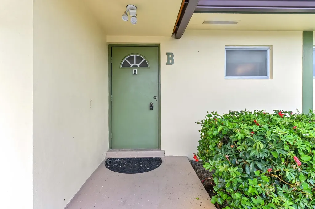 2915 Crosley Drive W West Palm Beach FL 33415