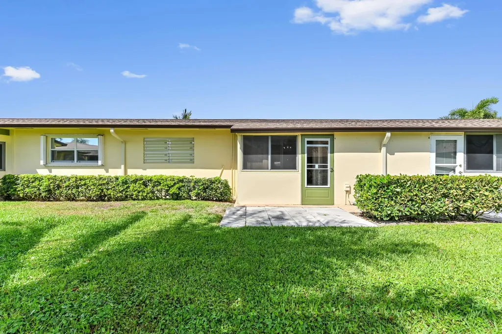 2915 Crosley Drive W West Palm Beach FL 33415