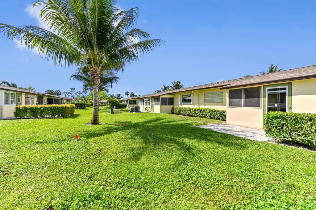 2915 Crosley Drive W West Palm Beach FL 33415