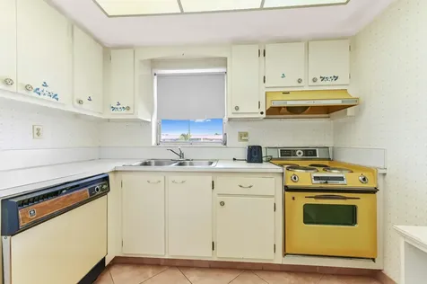 2915 Crosley Drive W West Palm Beach FL 33415