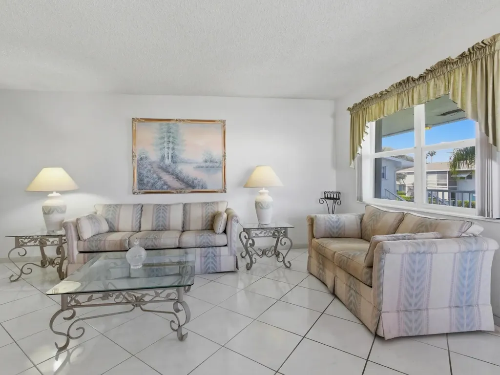 680 W Horizons Boynton Beach FL 33435
