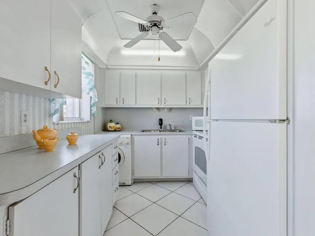 680 W Horizons Boynton Beach FL 33435