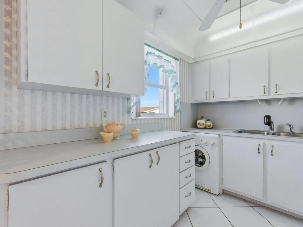680 W Horizons Boynton Beach FL 33435