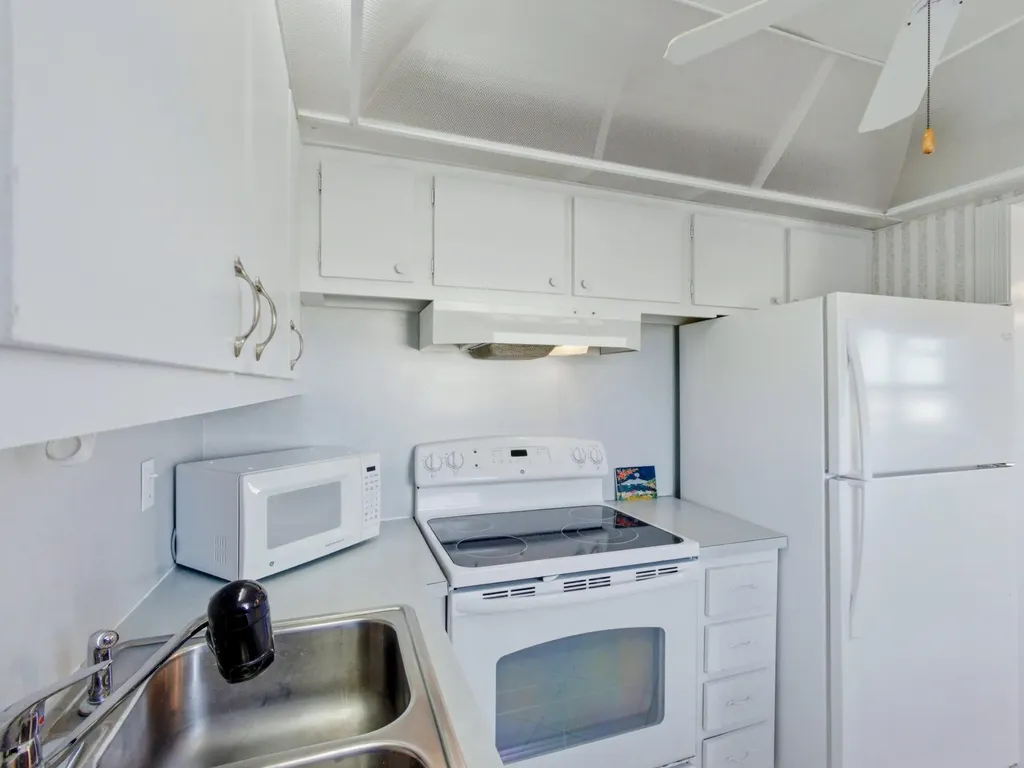 680 W Horizons Boynton Beach FL 33435