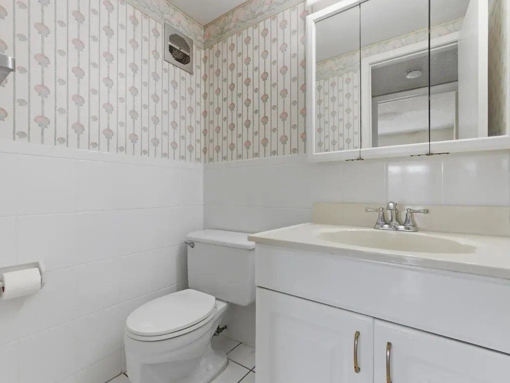 680 W Horizons Boynton Beach FL 33435