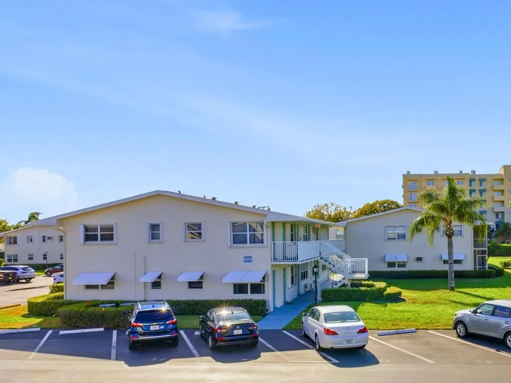 680 W Horizons Boynton Beach FL 33435