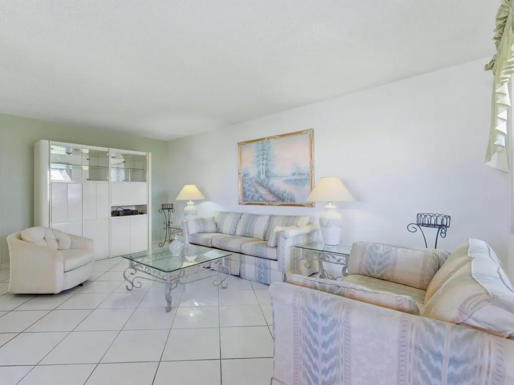 680 W Horizons Boynton Beach FL 33435