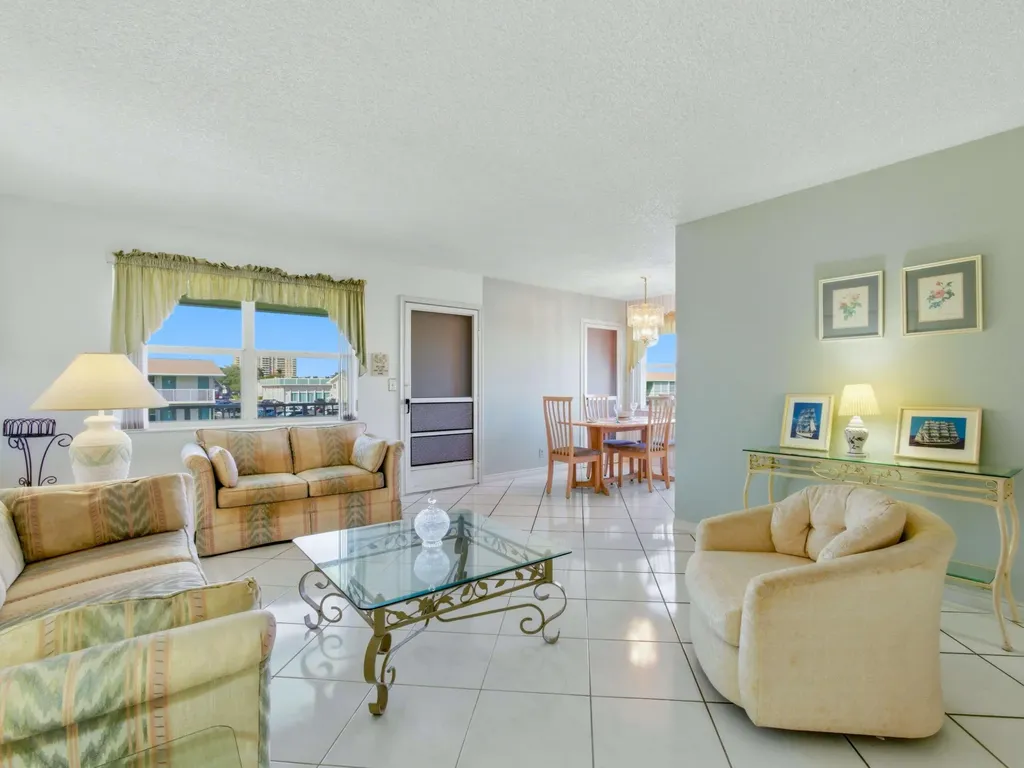 680 W Horizons Boynton Beach FL 33435