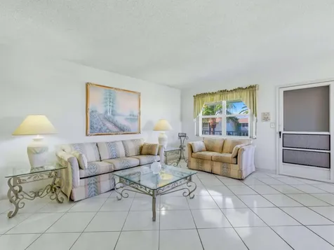 680 W Horizons Boynton Beach FL 33435
