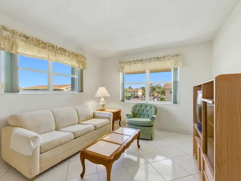 680 W Horizons Boynton Beach FL 33435