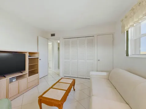 680 W Horizons Boynton Beach FL 33435