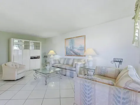 680 W Horizons Boynton Beach FL 33435