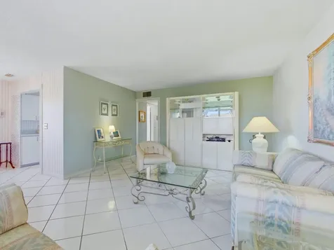 680 W Horizons Boynton Beach FL 33435