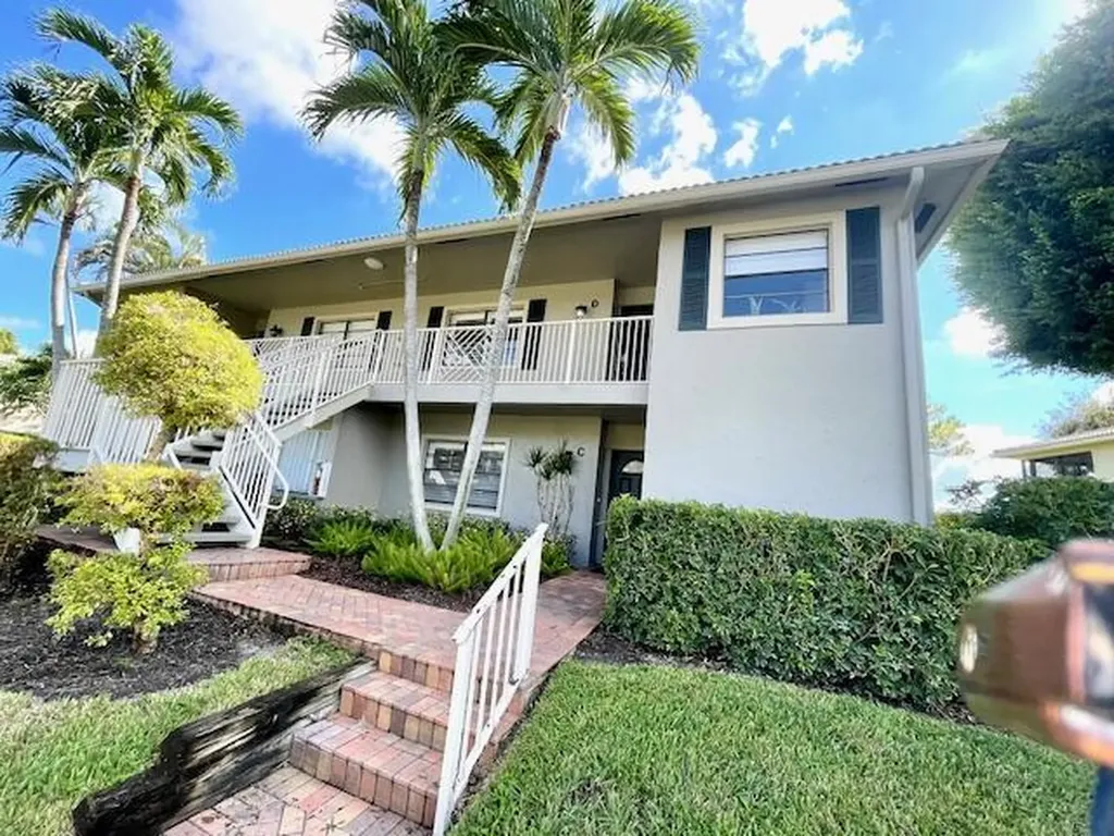 5 Stratford Drive E Boynton Beach FL 33436