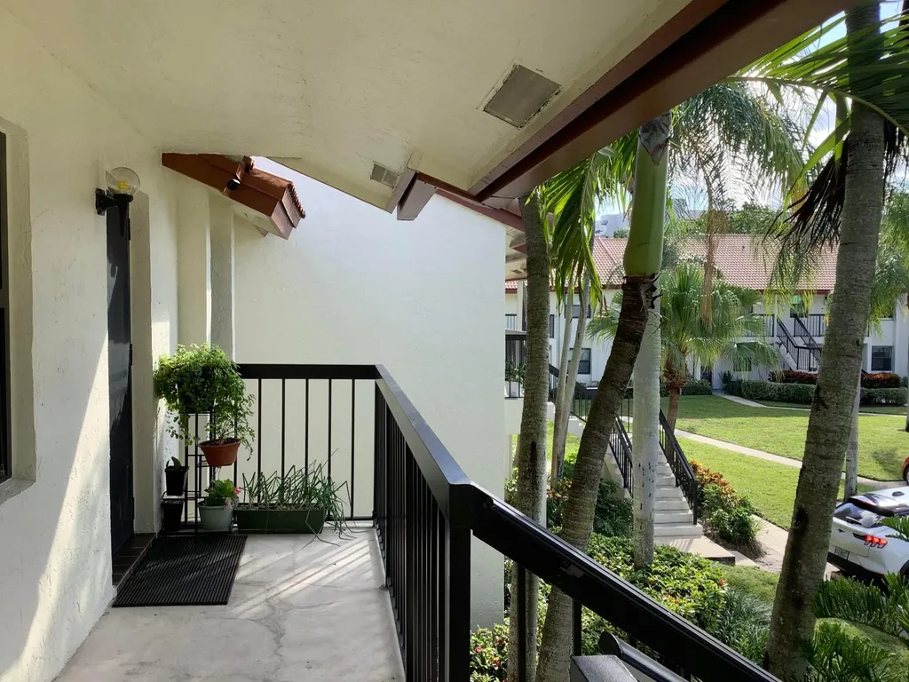 22040 Palms Way Boca Raton FL 33433