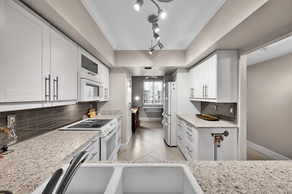 2880 NE 14th Street Causeway Pompano Beach FL 33062