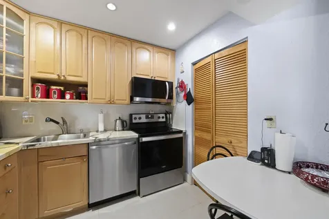 2317 SW 81st Terrace North Lauderdale FL 33068