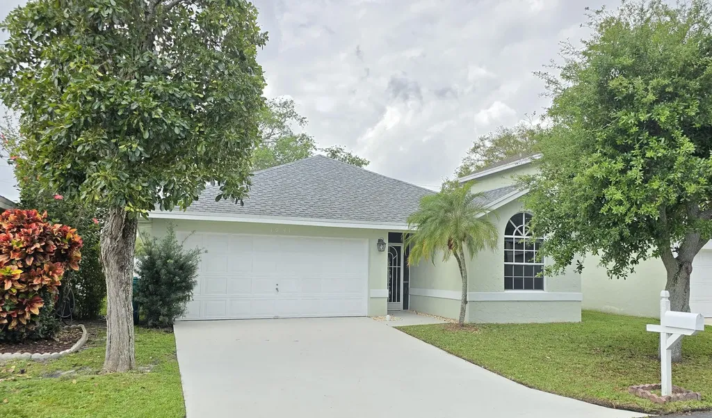 1041 Fairfax Circle W Boynton Beach FL 33436