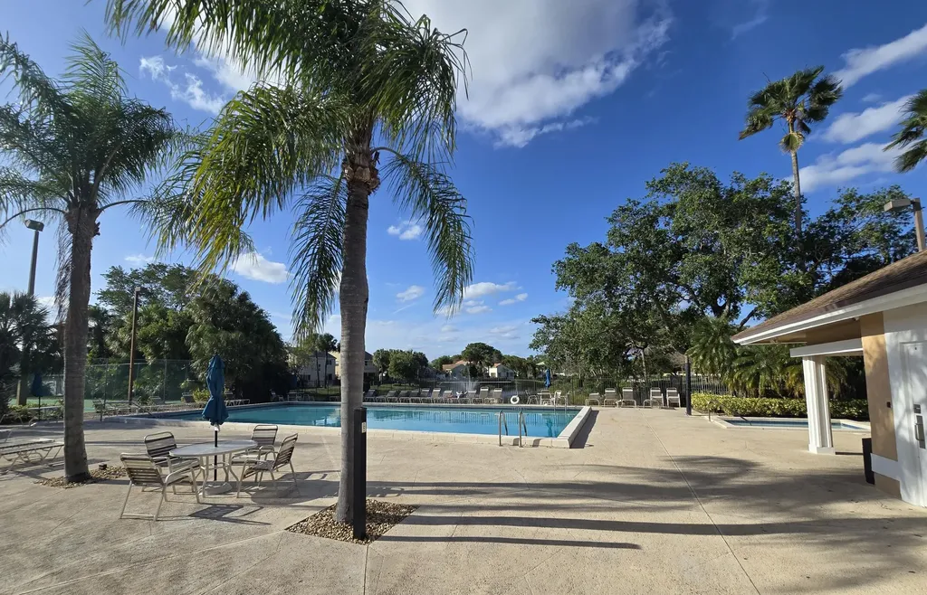 1041 Fairfax Circle W Boynton Beach FL 33436
