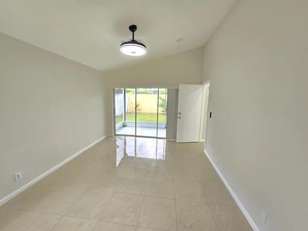 1041 Fairfax Circle W Boynton Beach FL 33436