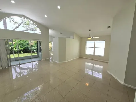 1041 Fairfax Circle W Boynton Beach FL 33436