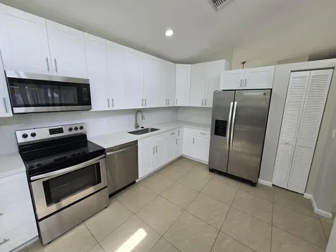 1041 Fairfax Circle W Boynton Beach FL 33436