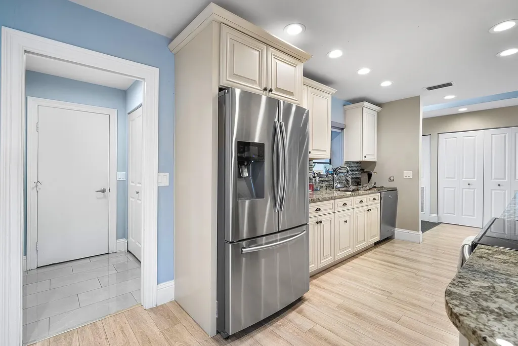 86 Cambridge Lane Boynton Beach FL 33436