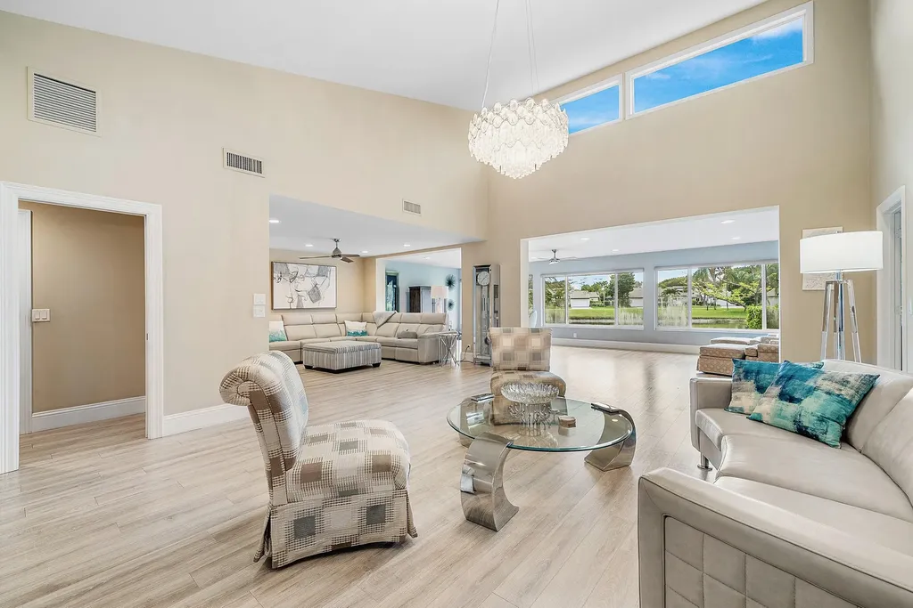 86 Cambridge Lane Boynton Beach FL 33436