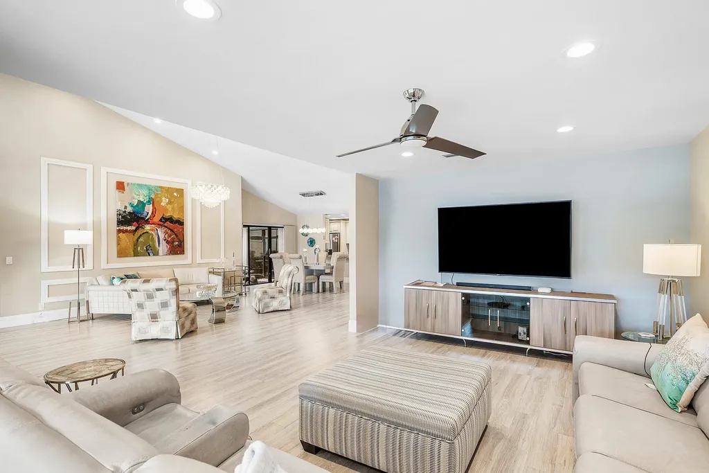 86 Cambridge Lane Boynton Beach FL 33436