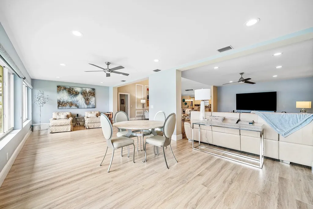 86 Cambridge Lane Boynton Beach FL 33436