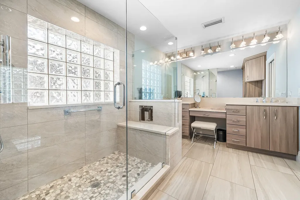 86 Cambridge Lane Boynton Beach FL 33436