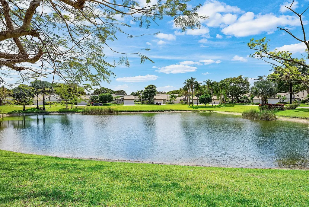 86 Cambridge Lane Boynton Beach FL 33436