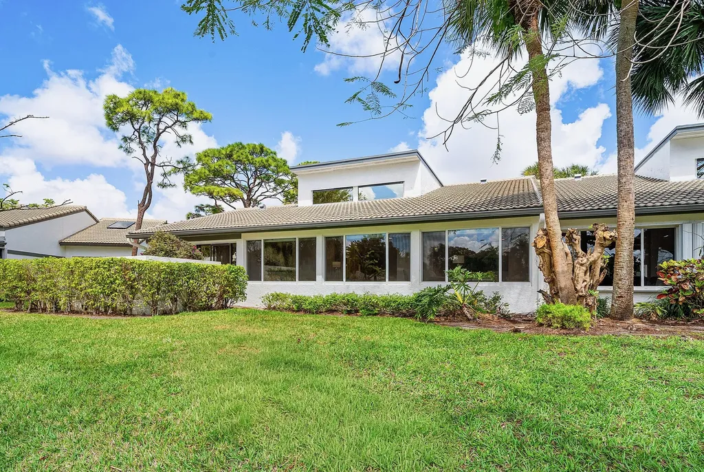 86 Cambridge Lane Boynton Beach FL 33436
