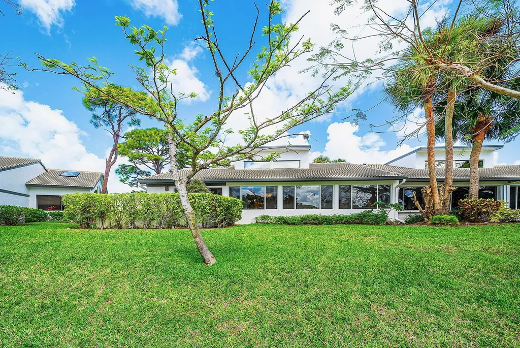 86 Cambridge Lane Boynton Beach FL 33436