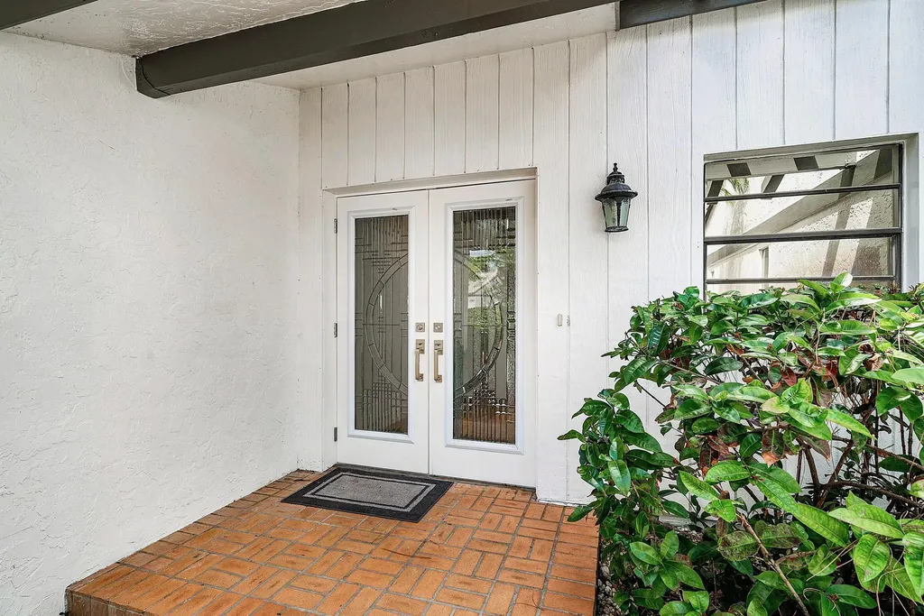 86 Cambridge Lane Boynton Beach FL 33436
