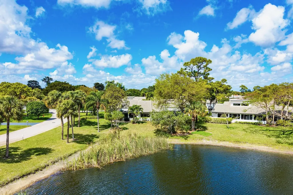 86 Cambridge Lane Boynton Beach FL 33436