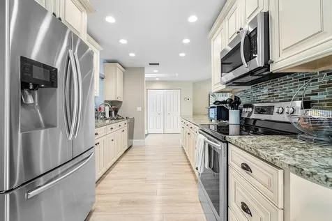 86 Cambridge Lane Boynton Beach FL 33436