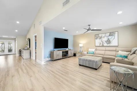 86 Cambridge Lane Boynton Beach FL 33436